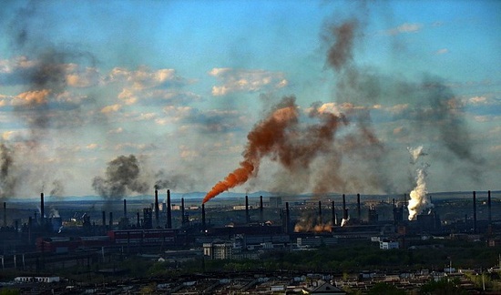 Заводы загрязняют воздух